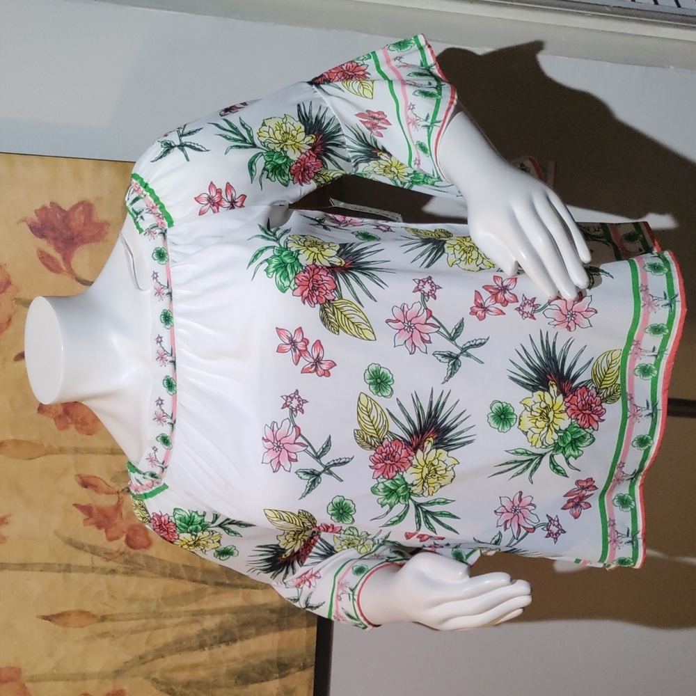 La Diosa off the shoulder top size small fits larger